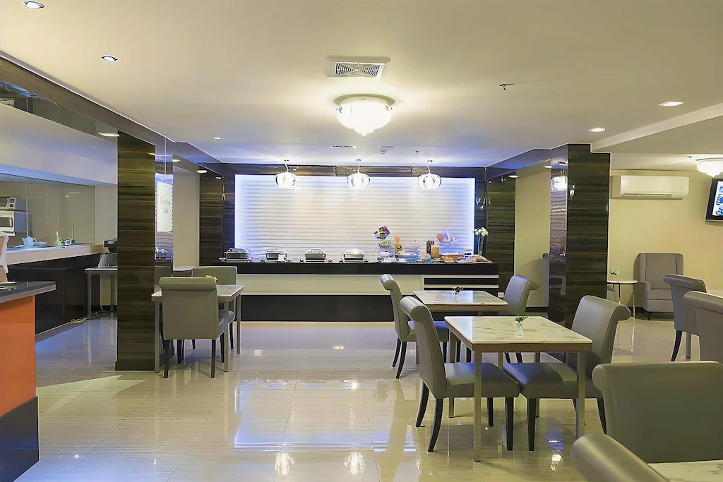 Aspen Suites Hotel dining