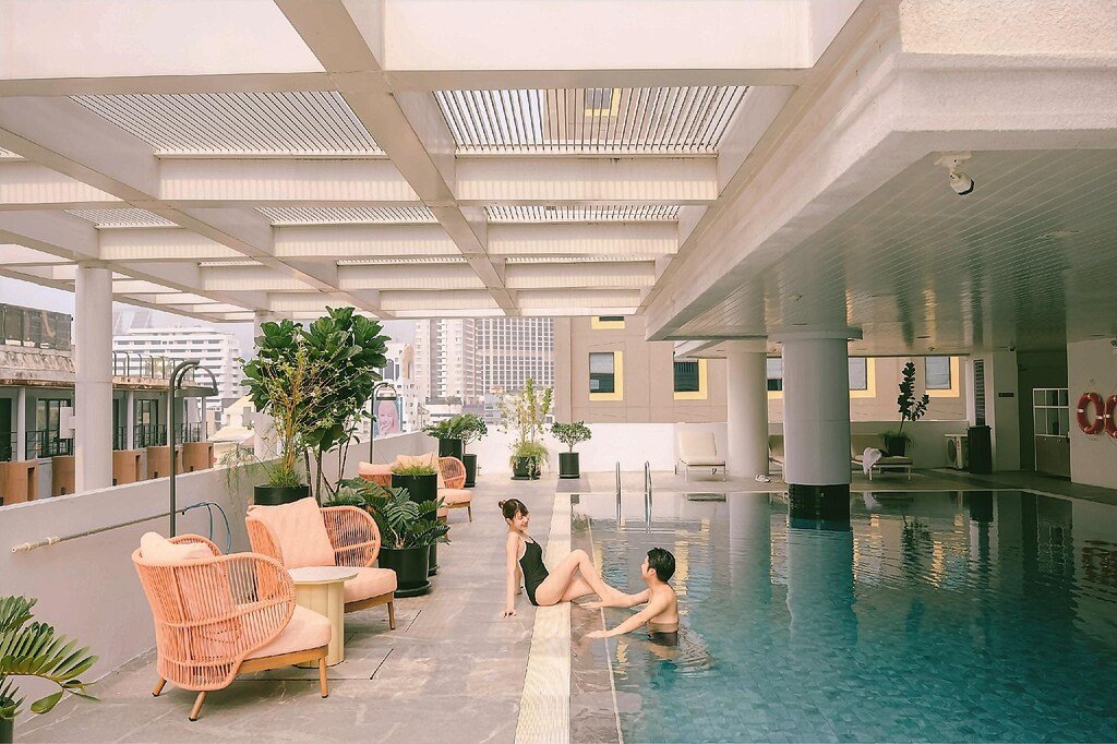 Phachara Suites swimmingpool Sukhumvit