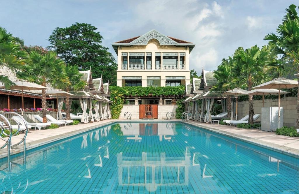 The Peninsula hotel pool