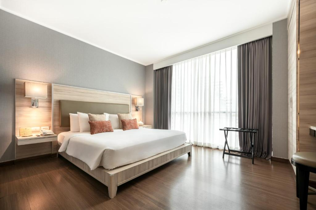 Adelphi Suite hotel room