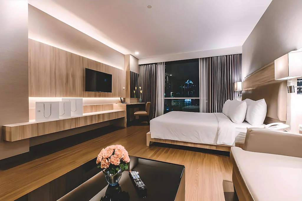 Adelpi suites hotel room Bangkok