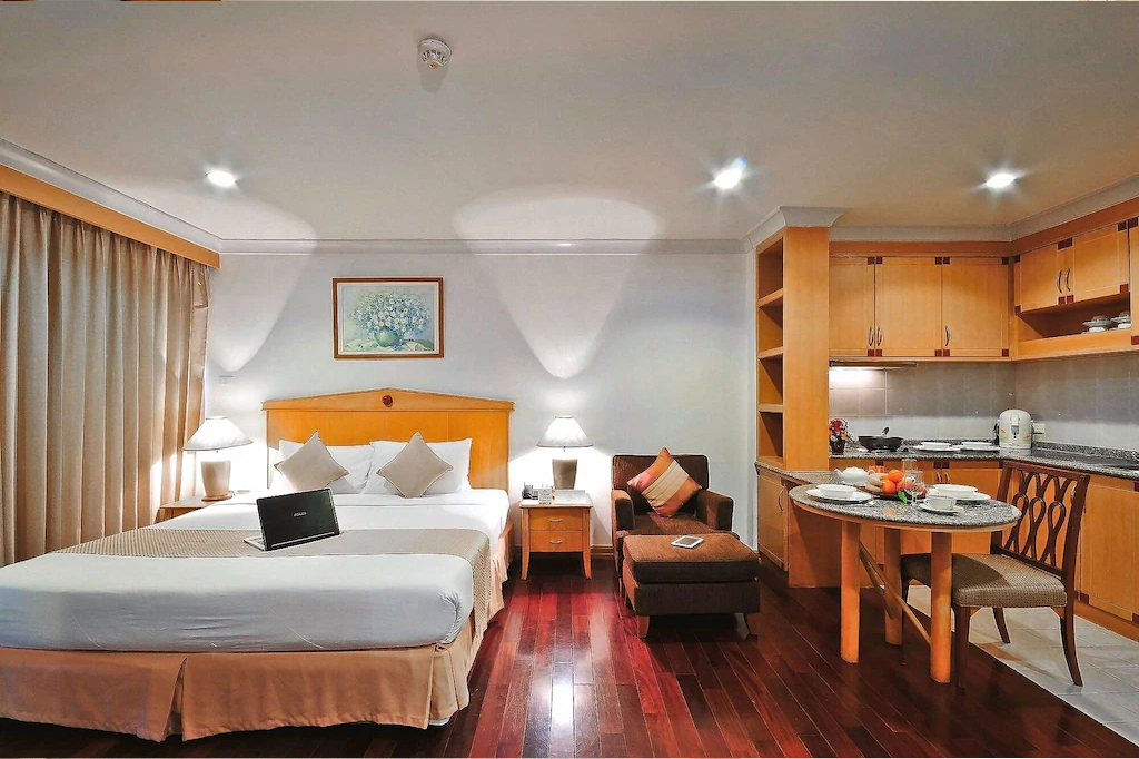 Admiral Suites hotel