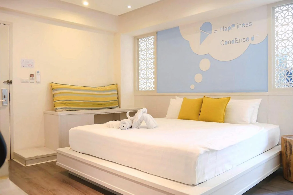 Dream Hotel room
