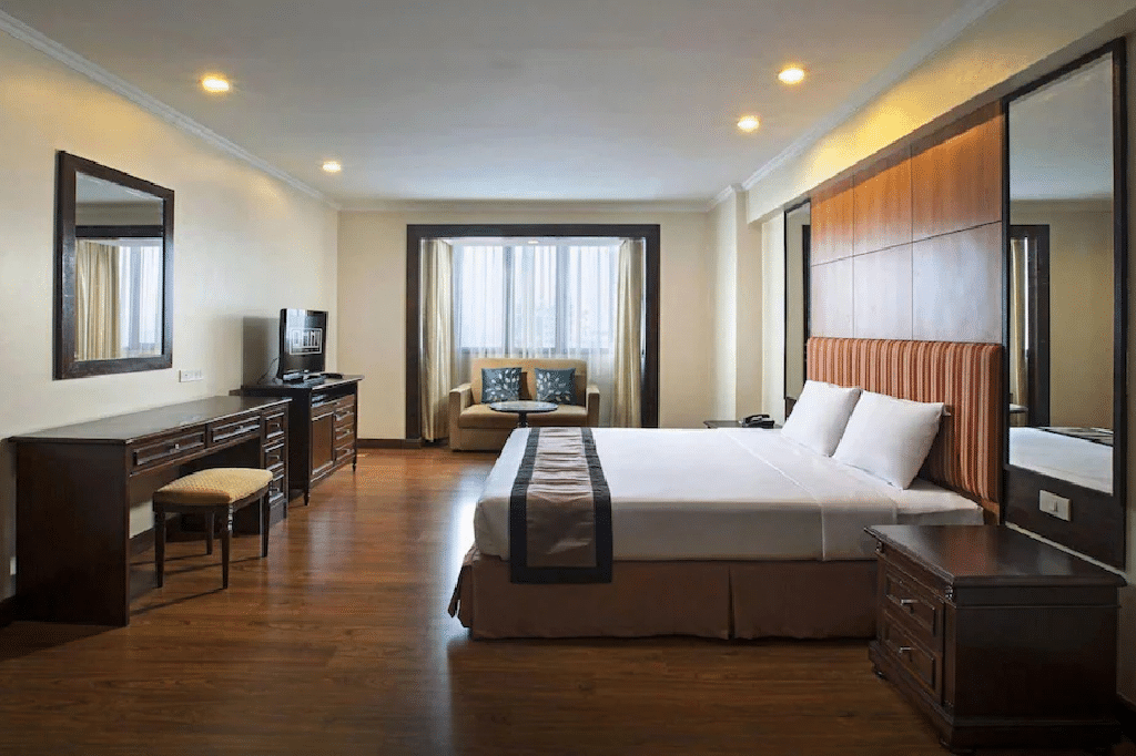 Omni Tower Sukhumvit Nana Residences