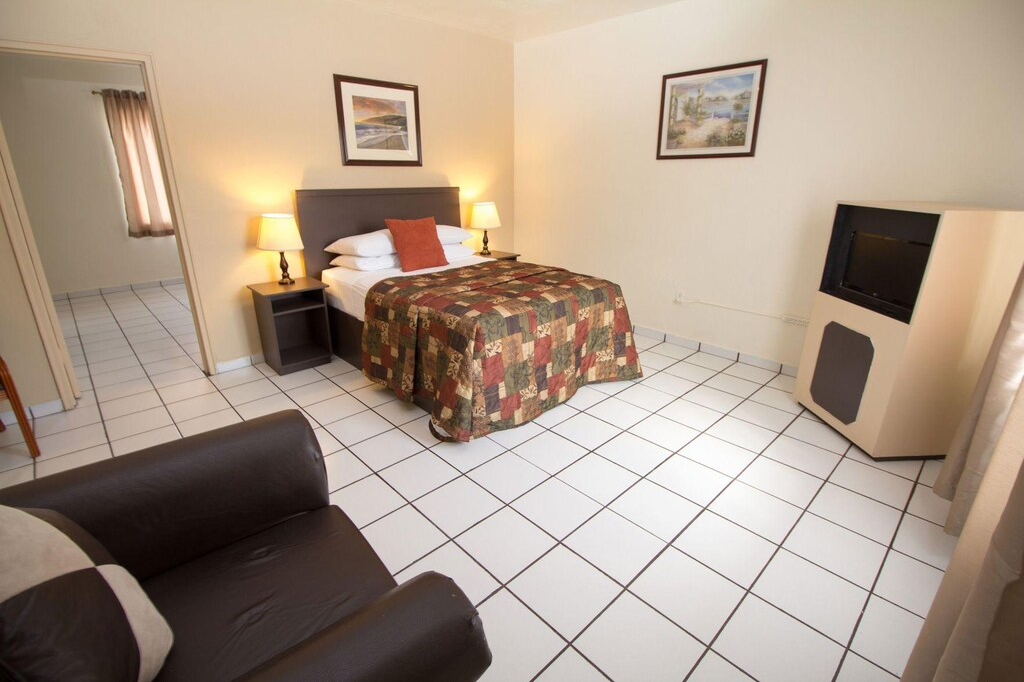 Parkway Inn hotel room