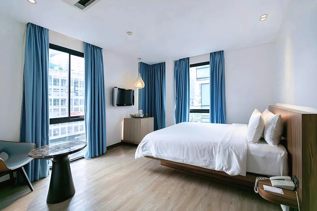 Sacha’s Hotel Uno
