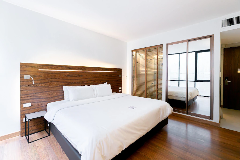Sacha’s Hotel room Uno