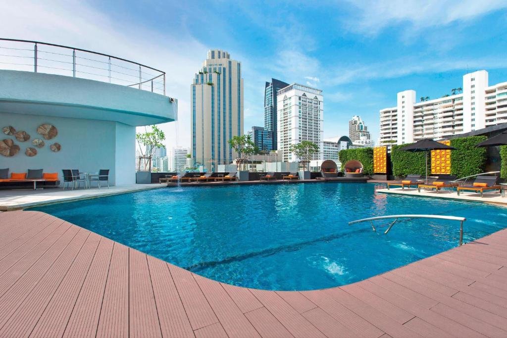 Westin Grande Sukhumvit Hotel pool