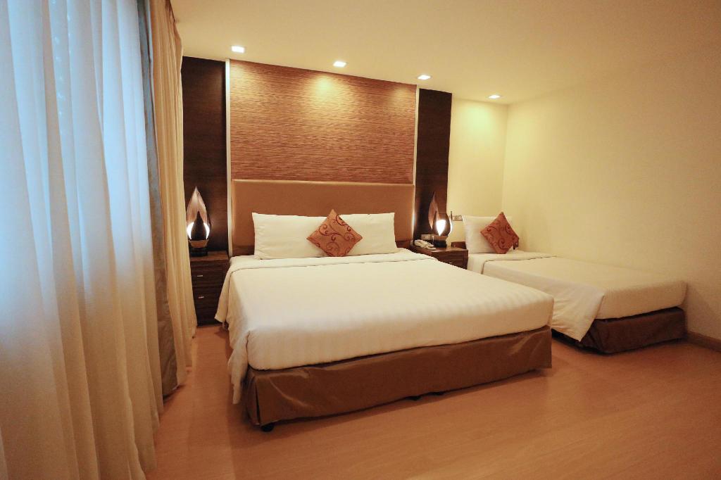 Aspen Suites Hotel - Bedroom