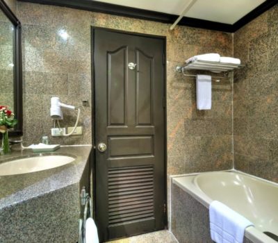 Grand President Hotel – Superior – Twin – Room – Bathroom – Hotels Near Soi Cowboy