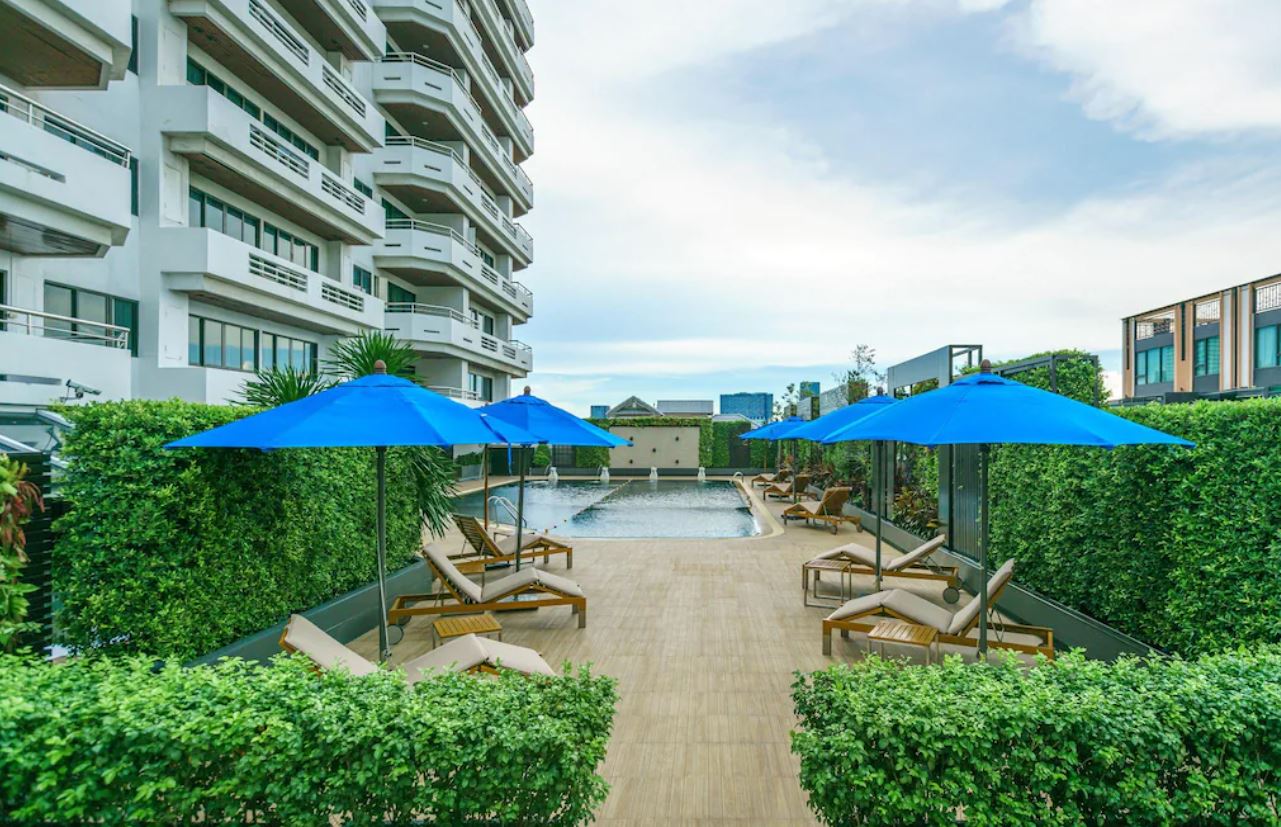 Centre Point Sukhumvit 10 Hotel - Pool